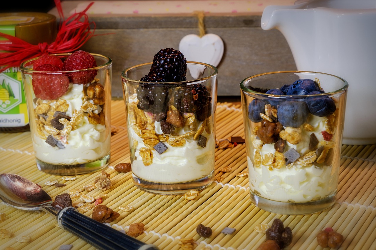 Ein Quark mit Obst liefert reichlich