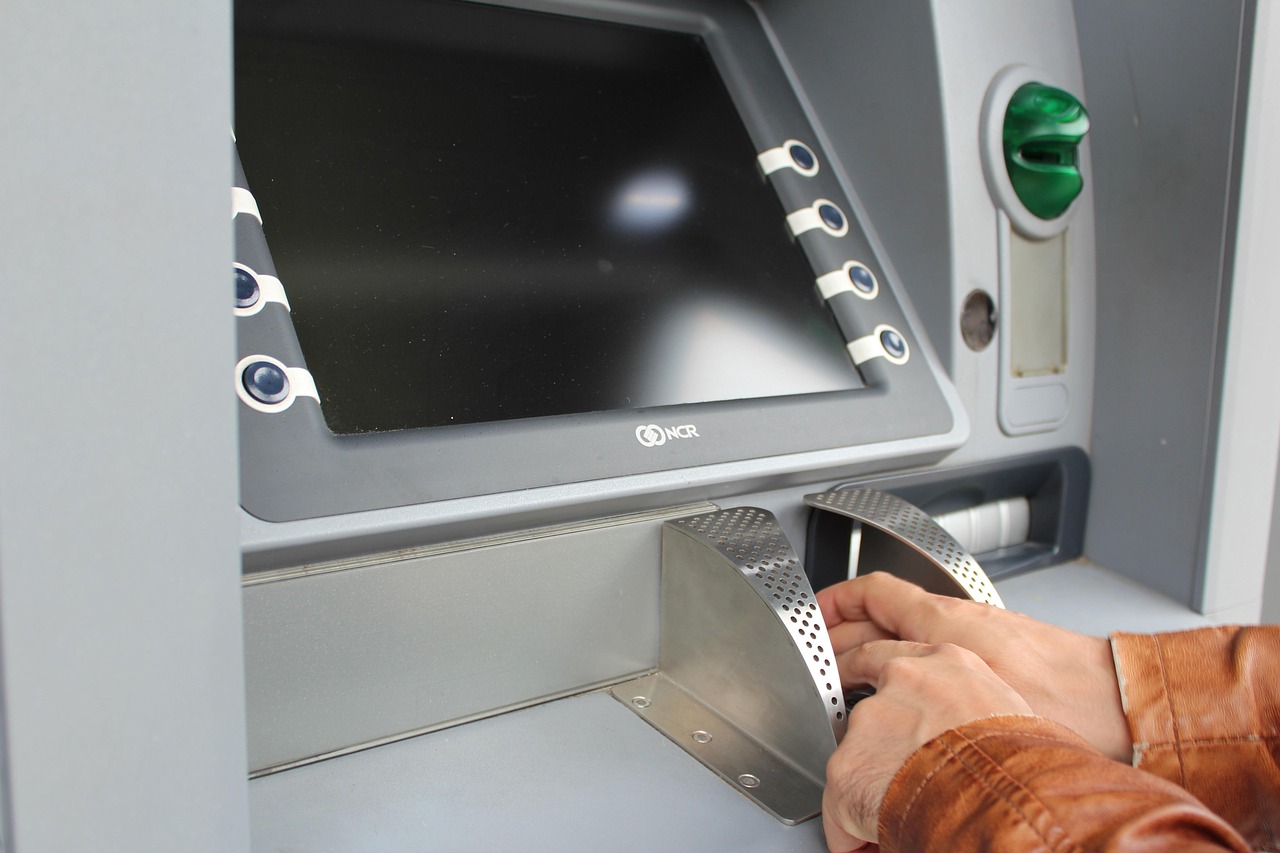 Am Automaten entscheiden ein paar Klicks