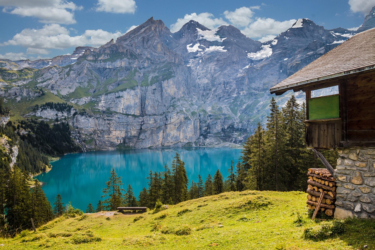 Abends in einer gemütlichen Hütte einkehren