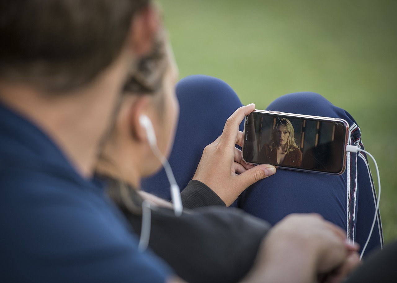Deepfakes erkennen: So entlarven Sie KI-Fälschungen im Netz